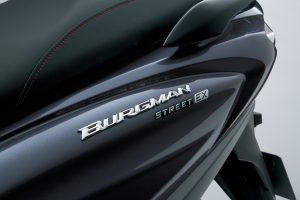 BURGMAN_STREET_125EX_M3_Emblems.jpg