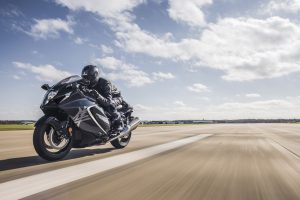 suzuki_hayabusa_action_0508_Black