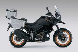 V-STROM_1050_Tour_Blk_RHS_Silv_2.jpg