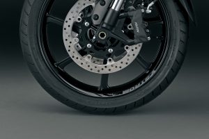 DL800RQM4_accessories_Rim_decals_front_black.jpg