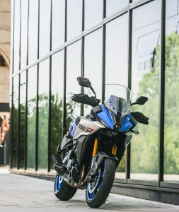 GSX-S1000GX_M4_YSF_Action_61.jpg