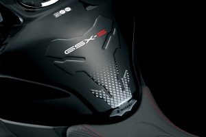 GSX-S1000GX_M4_accessories_fuel_tank_pad_gsx-s_logo_black.jpg