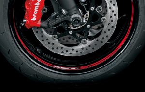 GSX-S1000GX_M4_accessories_wheel_decal_red.jpg