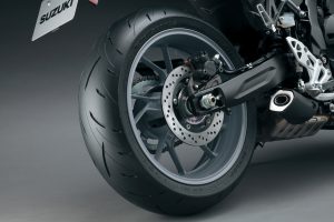 GSX800FRQM4_rear_tyre.jpg