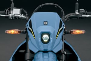 DR-Z400SMRLM5_Front_turn_signal_ON-scaled.jpg