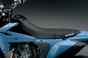 DR-Z400SMRLM5_Seat-scaled.jpg