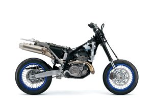 DR-Z400SMRLM5_strip_Rside-scaled.jpg