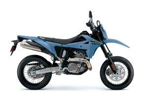 DR-Z400SM_Q1T_RHS-scaled.jpg