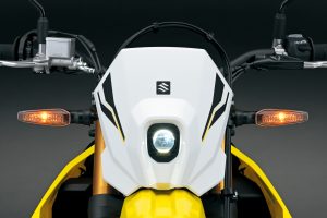 DR-Z400SRJM5_Front_ｔurn_signal_ON-scaled.jpg