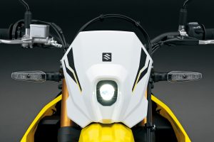 DR-Z400SRJM5_High_beam_ON-scaled.jpg