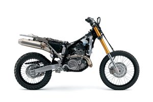 DR-Z400SRJM5_strip_Rside-scaled.jpg